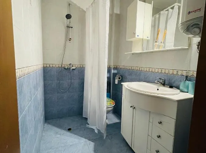 Lovely By The Sea Garden Apartment Varna